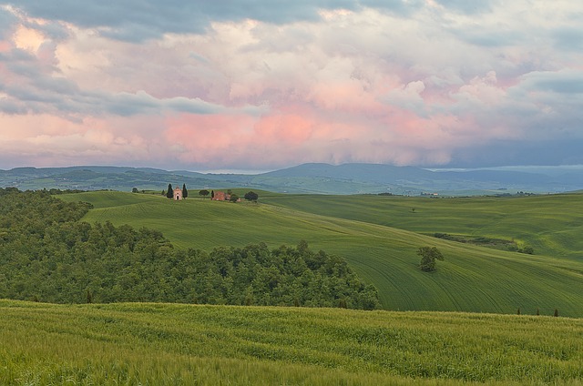 The beautiful Vitaleta Chapel is a mjust-stop spot on the way to Pienza from San Quirco d'Orcia!