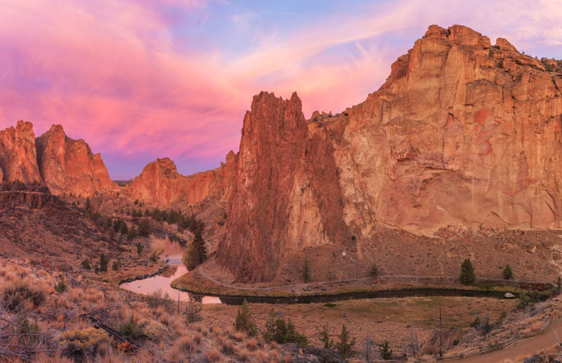 Smith Rock State Park in Oregon features beautiful landscapes