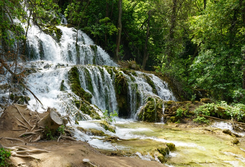 A cascade along the trail to Skradinski buk