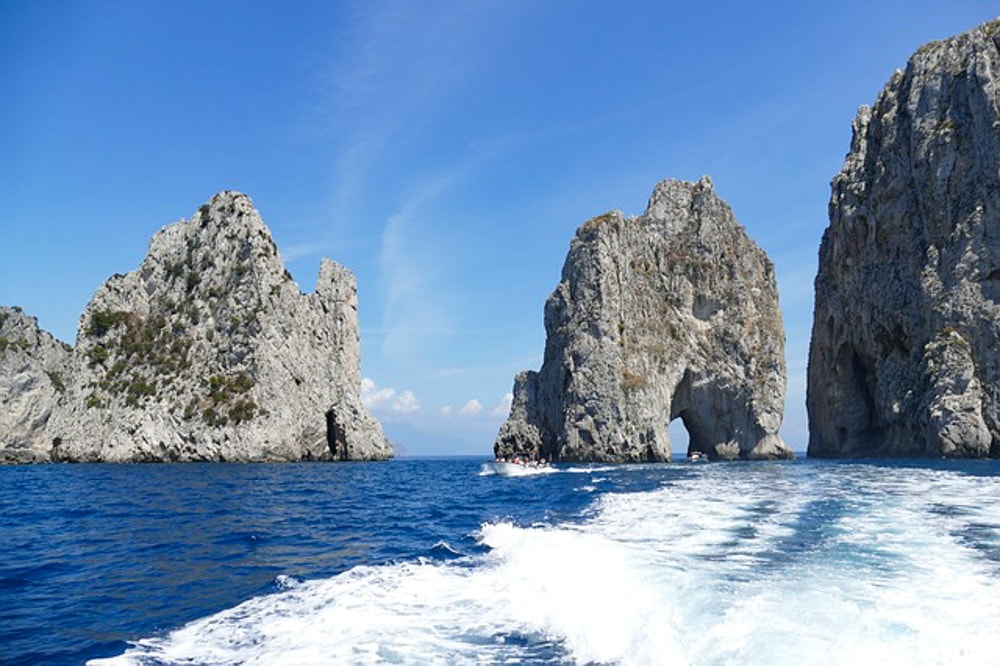 Boat tour Capri Italy